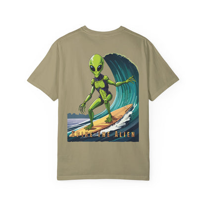 Surfing Alien Unisex T-Shirt - Fun Graphic Tee for Eccentric Style