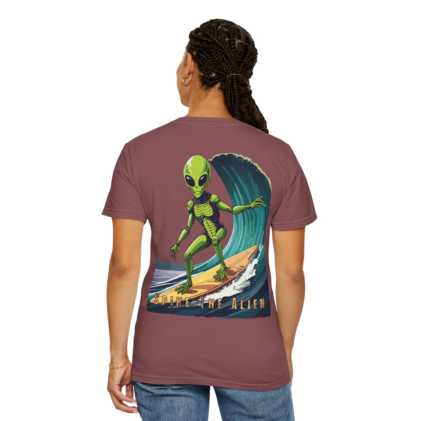 Surfing Alien Unisex T-Shirt - Fun Graphic Tee for Eccentric Style