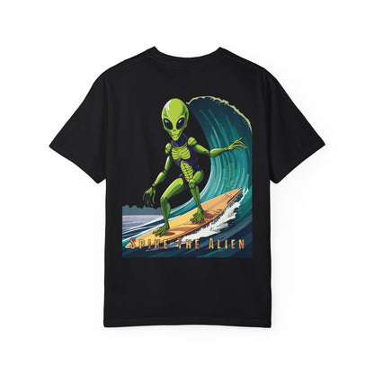 Surfing Alien Unisex T-Shirt - Fun Graphic Tee for Eccentric Style