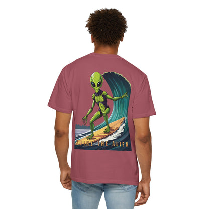 Surfing Alien Unisex T-Shirt - Fun Graphic Tee for Eccentric Style