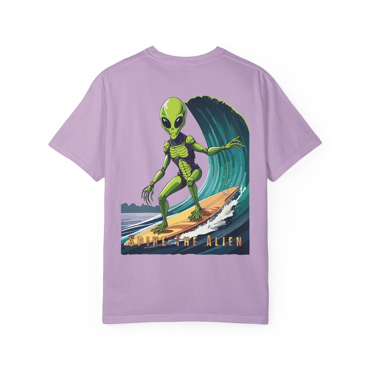 Surfing Alien Unisex T-Shirt - Fun Graphic Tee for Eccentric Style