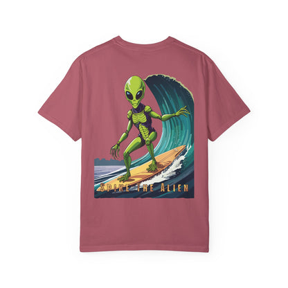 Surfing Alien Unisex T-Shirt - Fun Graphic Tee for Eccentric Style