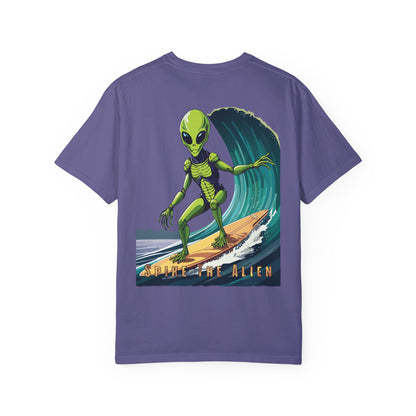 Surfing Alien Unisex T-Shirt - Fun Graphic Tee for Eccentric Style